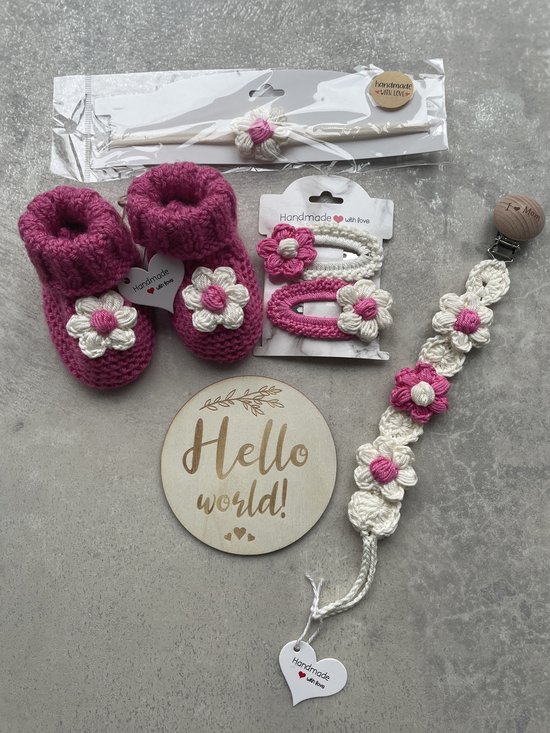 Maminobaby.nl | Baby Geschenkset meisjes | Handmade speenkoord | Handmade haarclip | Gehaakte babyslofjes | Kraamcadeau | Babyshower — afbeelding 4