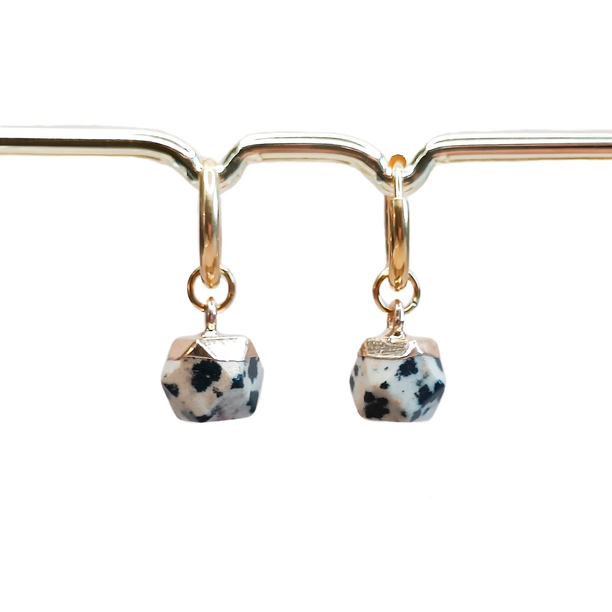 Ava & Imber | Dot Hoops Dalmatiër Jaspis | Subtiele Damesoorbellen Oorringen met Edelsteen | Beige Dalmatiër Jaspis