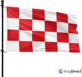 Brabantse vlag met rood-witte blokken, op een zwarte vlaggenmast.