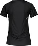 Achterkant van een zwart dames sportshirt van Nike met logo.