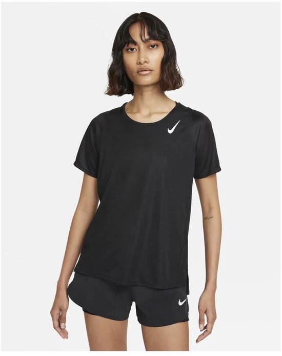 Dames Nike sportshirt in het zwart met witte Nike logo op de borst.