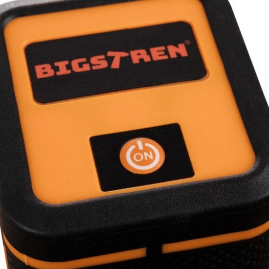 Oranje Bigstren laserwaterpas met zwarte rand en een 'ON' knop met cirkelpictogram.