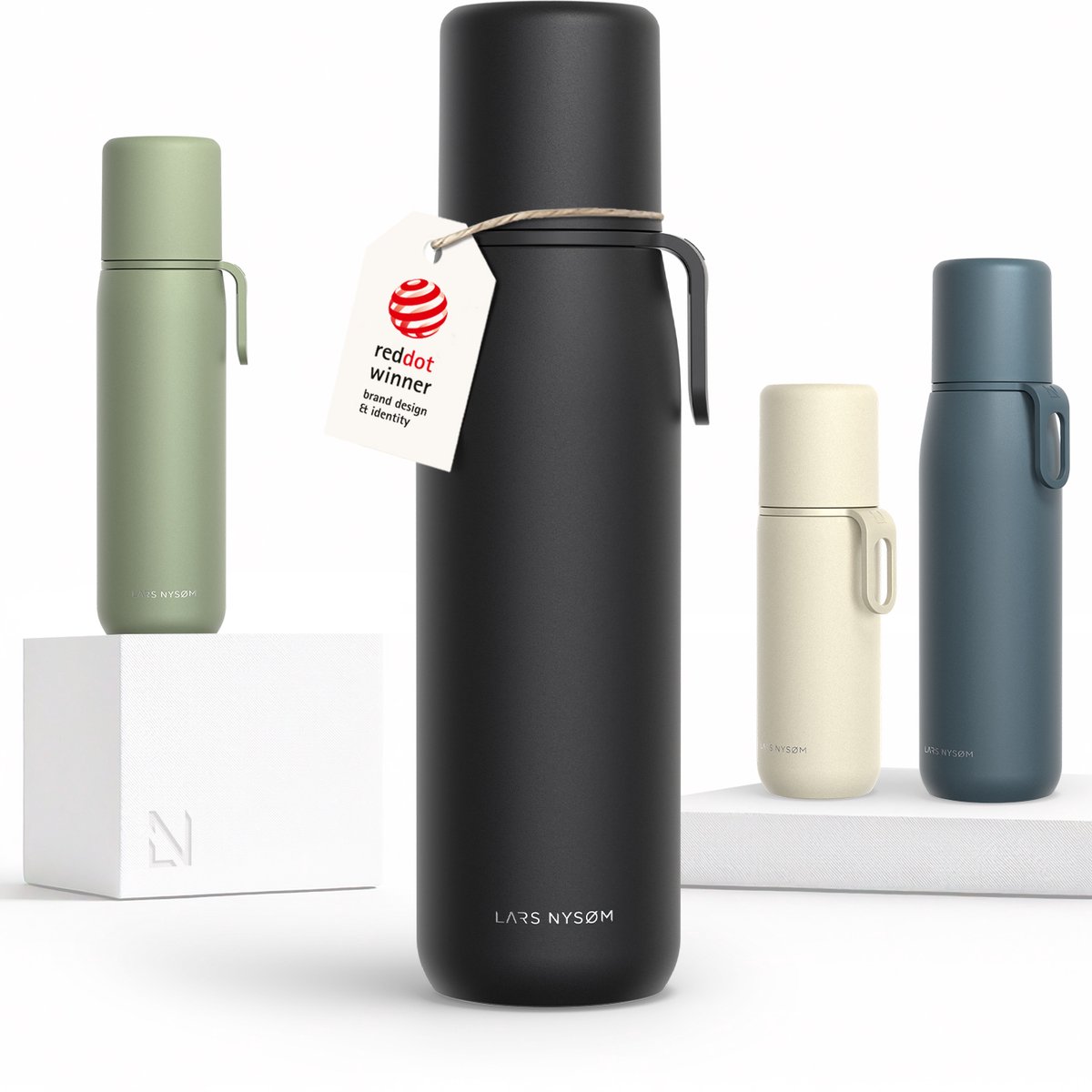LARS NYSØM Roestvrijstalen Thermosfles - Dubbelwandige Geïsoleerde Drinkfles met Beker en Draagriem, Lekvrije Metalen Fles voor Reizen, Kantoor & Buitenactiviteiten (Carbon Black)