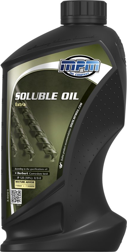 Zwarte fles MPM Soluble Oil Extra met groen en zilver label. Specificaties: Herbert Corrosion test, IP 125, 10% 0/0-0. Mengadvies: 9 water + 1 oplosbaar.