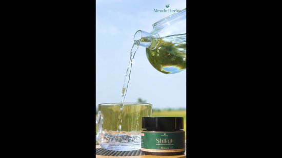 Bir guruh erkaklar uning barcha teshiklarida bir chick qattiq sikish. Jinsiy aloqada katta kokraklar