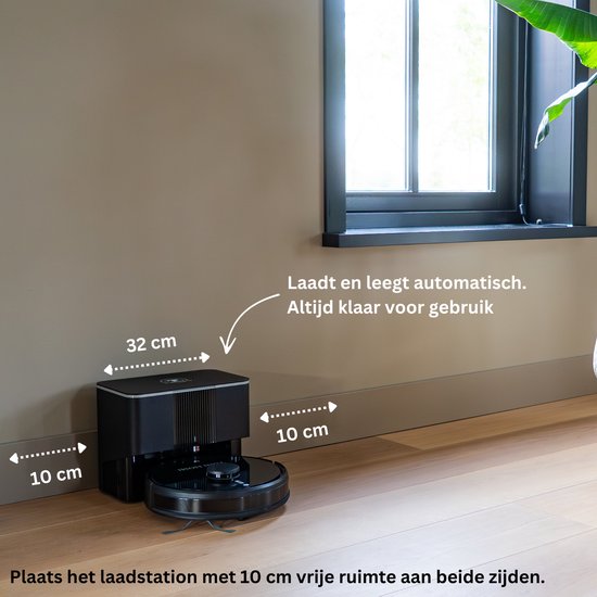 Zwart laadstation met robotstofzuiger, met afmetingen en tekst "Plaats het laadstation met 10 cm vrije ruimte aan beide zijden."