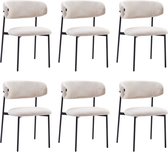 Set van zes beige boucle eetkamerstoelen met ronde rugleuningen en zwarte metalen poten, op witte achtergrond.