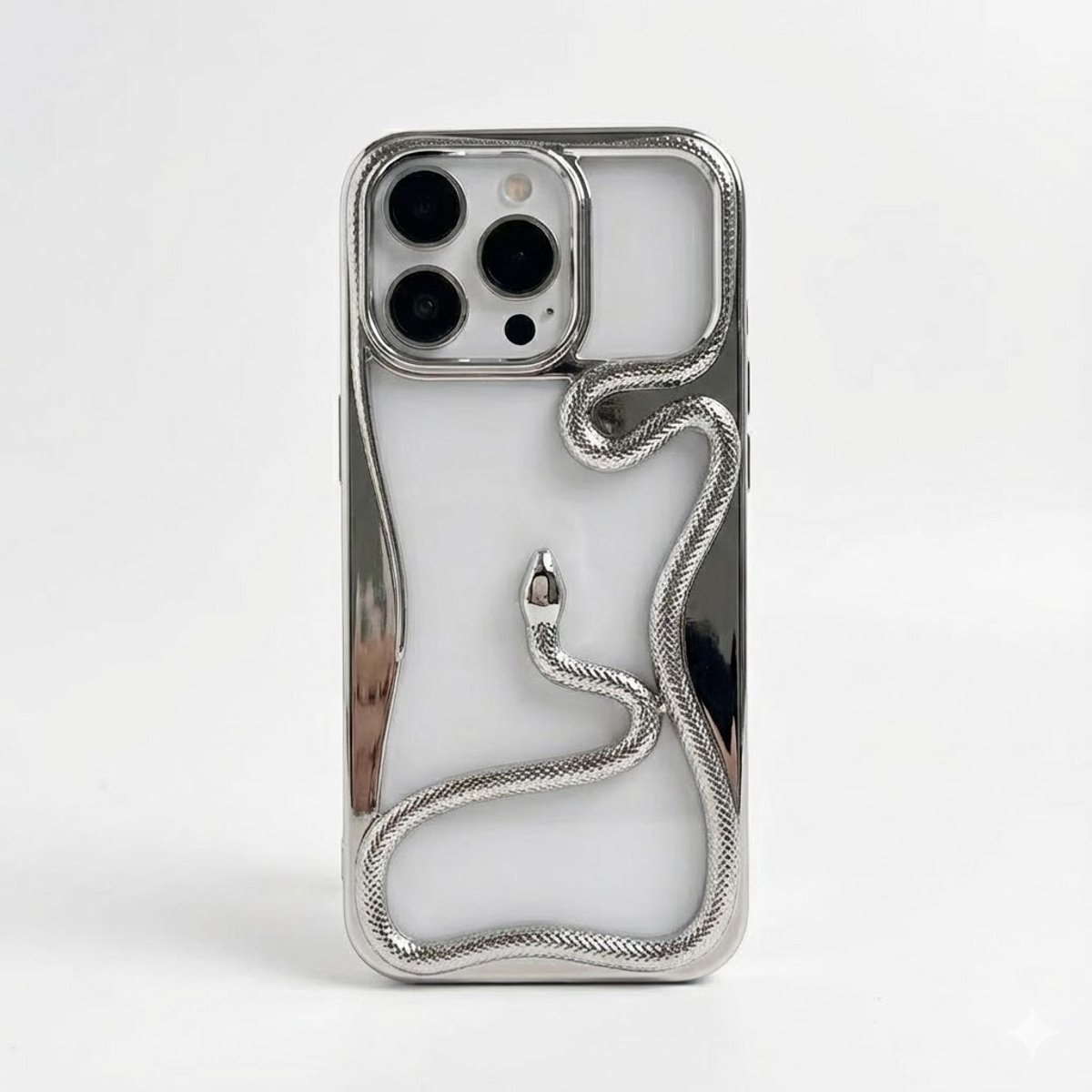 Zilverkleurig transparant telefoon hoesje geschikt voor iPhone 16 Pro – backcover met 3D slang detail, zacht TPU softcase met verhoogde rand en elektroplating afwerking