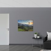 WallClassics - Poster Glossy - Soleil et Brume sur les Montagnes - 100x75 cm Photo sur Papier Poster avec Finition Brillante