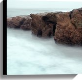 WallClassics - Canvas  - Mist rond Bergen - 40x40 cm Foto op Canvas Schilderij (Wanddecoratie op Canvas)