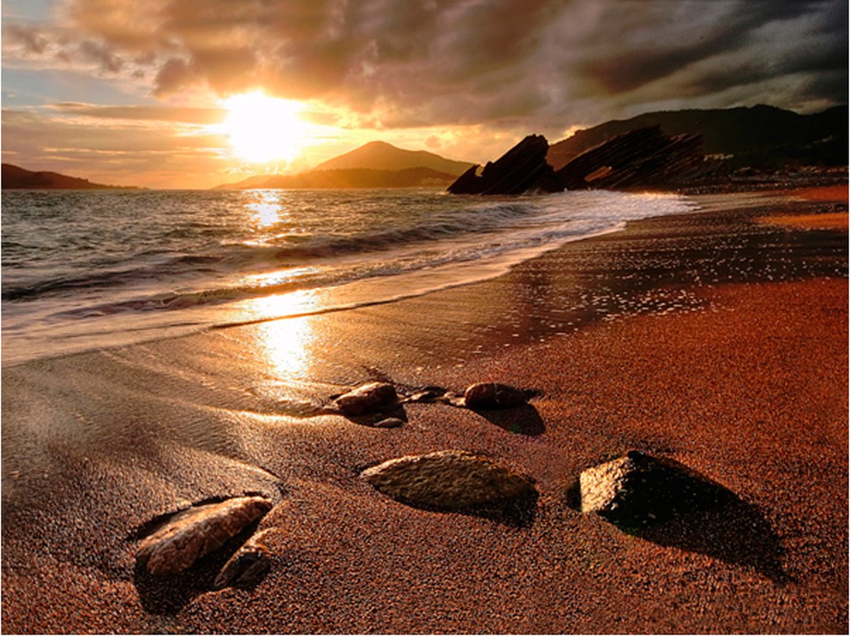 Fotobehang - Relaxation by the sea.