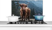 Spatscherm keuken 70x50 cm - Kookplaat achterwand Schotse hooglander - Berg - Landschap - Bomen - Koe - Natuur - Muurbeschermer - Spatwand fornuis - Hoogwaardig aluminium