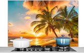 Spatscherm keuken 120x80 cm - Kookplaat achterwand Zonsondergang - Palmboom - Wolken - Zee - Strand - Muurbeschermer - Spatwand fornuis - Hoogwaardig aluminium