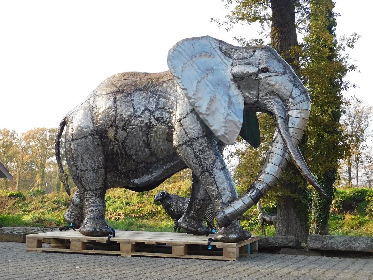 Sculpture réaliste d'un éléphant, sculpture de jardin éléphant, métal | bol