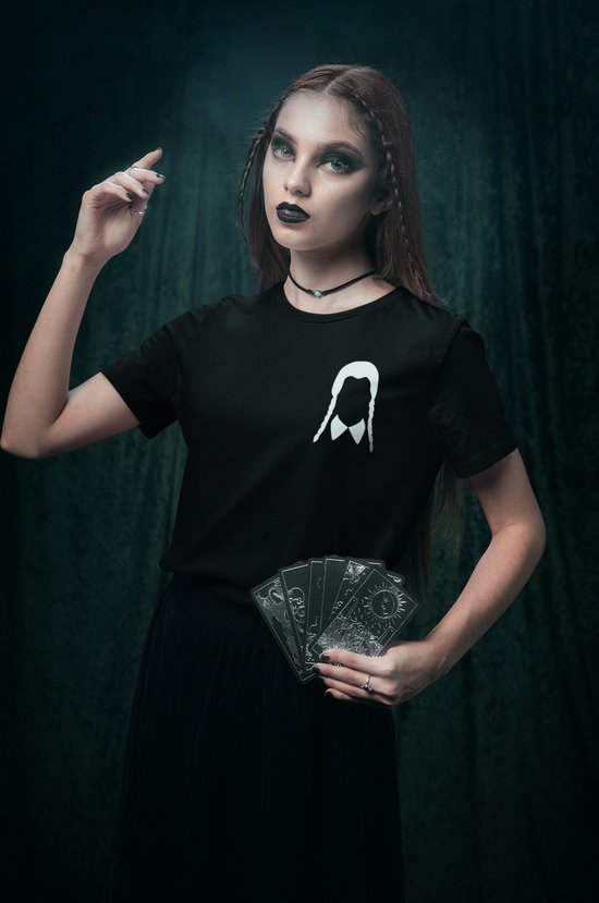 Rick & Rich - Zwart T-shirt - Wednesday - The Addams Family - Gothic T-shirt - Wednesday T-shirt - Zwart Wednesday T-shirt - Zwart T-shirt maat XS - T-shirt met ronde hals - Wednesday Addams - T-shirt Vuw XS