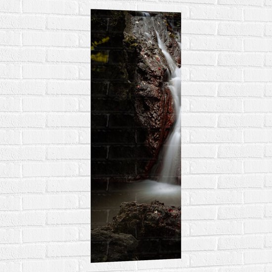 WallClassics - Muursticker - Stromend Water naar Beneden - 40x120 cm Foto op Muursticker
