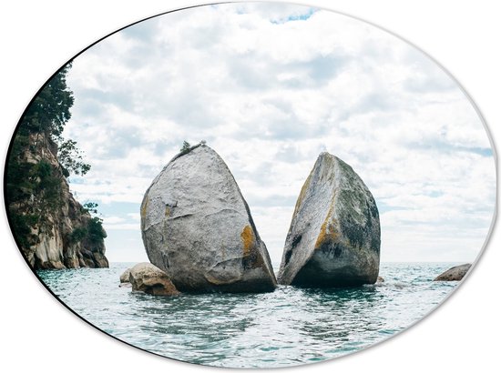 WallClassics - Dibond Ovaal - Split Apple Rock - 40x30 cm Foto op Ovaal (Met Ophangsysteem)