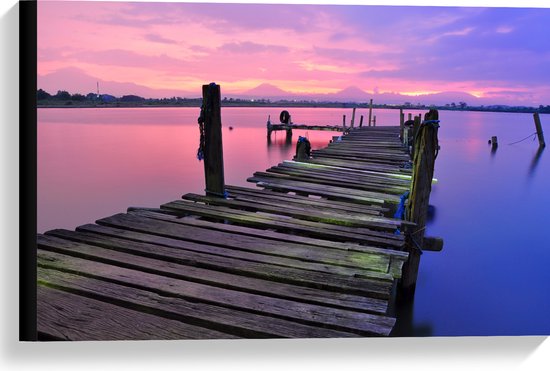 WallClassics - Canvas  - Steiger aan het Water met Paarse Lucht - 60x40 cm Foto op Canvas Schilderij (Wanddecoratie op Canvas)