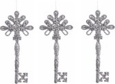 4x Stuks kerstboom decoratie sleutels zilver 17 cm met glitters - Kerstboomversiering - kerstornamenten wit
