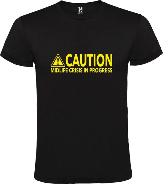 Zwart T-Shirt met “ Caution Midlife Crisis in Progress “ tekst Neon Geel Size XXXXXL