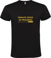 Zwart T-Shirt met “ Midlife Crisis in Progress “ tekst Goud Size XXL