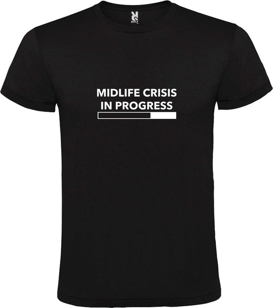 Zwart T-Shirt met “ Midlife Crisis in Progress “ tekst Wit Size XXXL