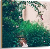 WallClassics - Hout - Hangende Roze Bloemen - 80x80 cm - 12 mm dik - Foto op Hout (Met Ophangsysteem)