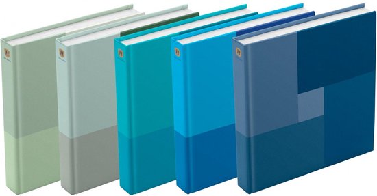 Vijf Henzo fotoalbums in blauw- en groentinten, met een kleurvlak op de onderkant.