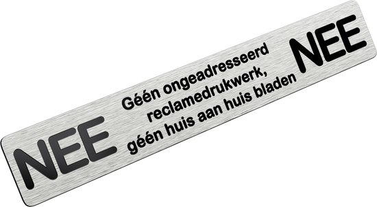 Zilverkleurige Jooba brievenbussticker, met tekst 'NEE Géén ongeadresseerd reclamedrukwerk, géén huis aan huis bladen', op zwarte achtergrond.