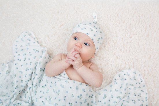 Lulujo Hello World Swaddle & Mutsje - Blueberry van Merkloos — afbeelding 2