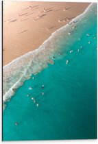 WallClassics - Dibond - Zee en Strand van Bovenaf - 40x60 cm Foto op Aluminium (Met Ophangsysteem)