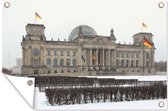 Muurdecoratie Het besneeuwde Duitse parlementsgebouw in Berlijn - 180x120 cm - Tuinposter - Tuindoek - Buitenposter