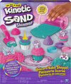 foto van Kinetic Sand Shimmer - Speelzand - Eenhoorn Bakkerij speelset - 2 kleuren - 453g - Sensorisch Speelgoed