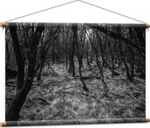 WallClassics - Textielposter - Takken in het Bos Zwart / Wit - 90x60 cm Foto op Textiel
