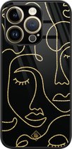 Casimoda® hoesje - Geschikt voor iPhone 14 Pro - Abstract Faces - Luxe Hard Case Zwart - Backcover telefoonhoesje - Zwart