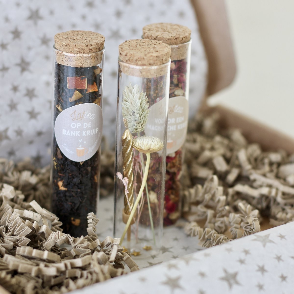 Lottea Kerst Giftset Theeproeverij ‘Sprankelend´ - thee proeverij pakket, thee cadeau, thee pakket, thee cadeaupakket, thee geschenkset, cadeau vriendschap, relatiegeschenk, kerstgeschenk
