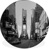 WallCircle - Wandcirkel - Muurcirkel - Weergave taxi op Time Square in zwart-wit - Aluminium - Dibond - ⌀ 60 cm - Binnen en Buiten