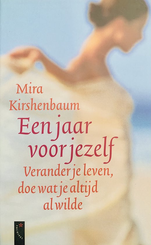Boek "Een jaar voor jezelf" van Mira Kirshenbaum. Een vrouw in een witte jurk draait zich weg.