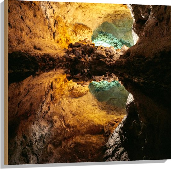 WallClassics - Hout - Mooie Grot - Cueva de los Verdes - 80x80 cm - 12 mm dik - Foto op Hout (Met Ophangsysteem)