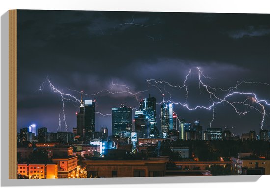 WallClassics - Hout - Onweer en Bliksem boven de Stad - 60x40 cm - 12 mm dik - Foto op Hout (Met Ophangsysteem)