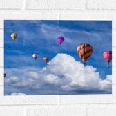 WallClassics - Muursticker - Gropeje Luchtballonnen bij Witte Wolken - 40x30 cm Foto op Muursticker