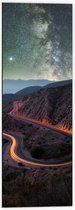 WallClassics - Dibond - Verlichte Kronkelweg over Berg - 40x120 cm Foto op Aluminium (Wanddecoratie van metaal)
