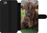 Bookcase Geschikt voor iPhone SE 2020 telefoonhoesje - Schotse Hooglander - Pad - Dieren - Met vakjes - Wallet case met magneetsluiting