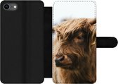Bookcase Geschikt voor iPhone SE 2020 telefoonhoesje - Schotse Hooglander - Dieren - Horens - Met vakjes - Wallet case met magneetsluiting