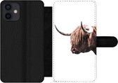 Bookcase Geschikt voor iPhone 12 Mini telefoonhoesje - Schotse hooglander - Hoorn - Portret - Met vakjes - Wallet case met magneetsluiting