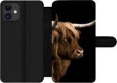 Bookcase Geschikt voor iPhone 11 telefoonhoesje - Schotse hooglander - Koe - Zwart - Met vakjes - Wallet case met magneetsluiting