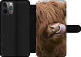 Bookcase Geschikt voor iPhone 11 Pro telefoonhoesje - Schotse Hooglander - Bruin - Koe - Met vakjes - Wallet case met magneetsluiting