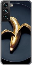 Geschikt voor Samsung Galaxy S22 Plus hoesje - Gouden banaan op een donkere achtergrond - Siliconen Telefoonhoesje