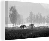 Canvas Schilderij Paard - Boerderij - Sneeuw - 30x20 cm - Wanddecoratie