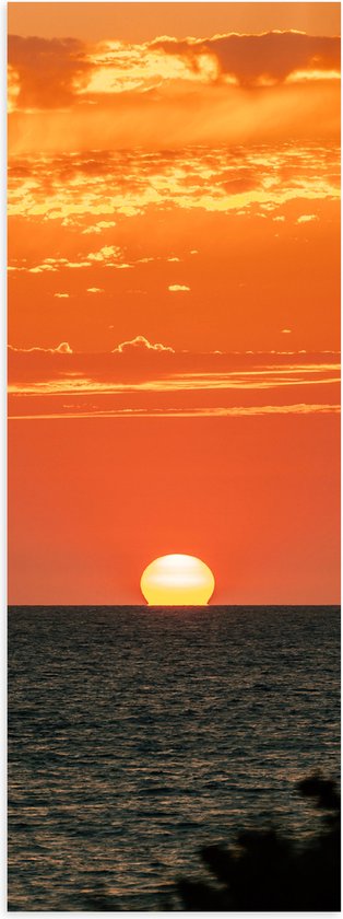 WallClassics - Poster Glanzend – Zon zakkend in de Zee - 20x60 cm Foto op Posterpapier met Glanzende Afwerking